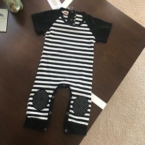 ⚽️ adorable baby boy jumper! 👶🏻👶🏽👶🏼